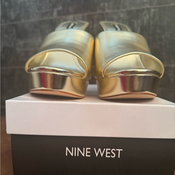NIB Nine West Wilia Platform Heels in Gold - Sz 9 - Picture 7 of 12